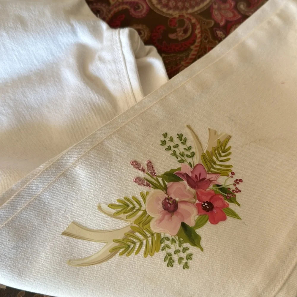 GYMBOREE white size 7 girls jeans.